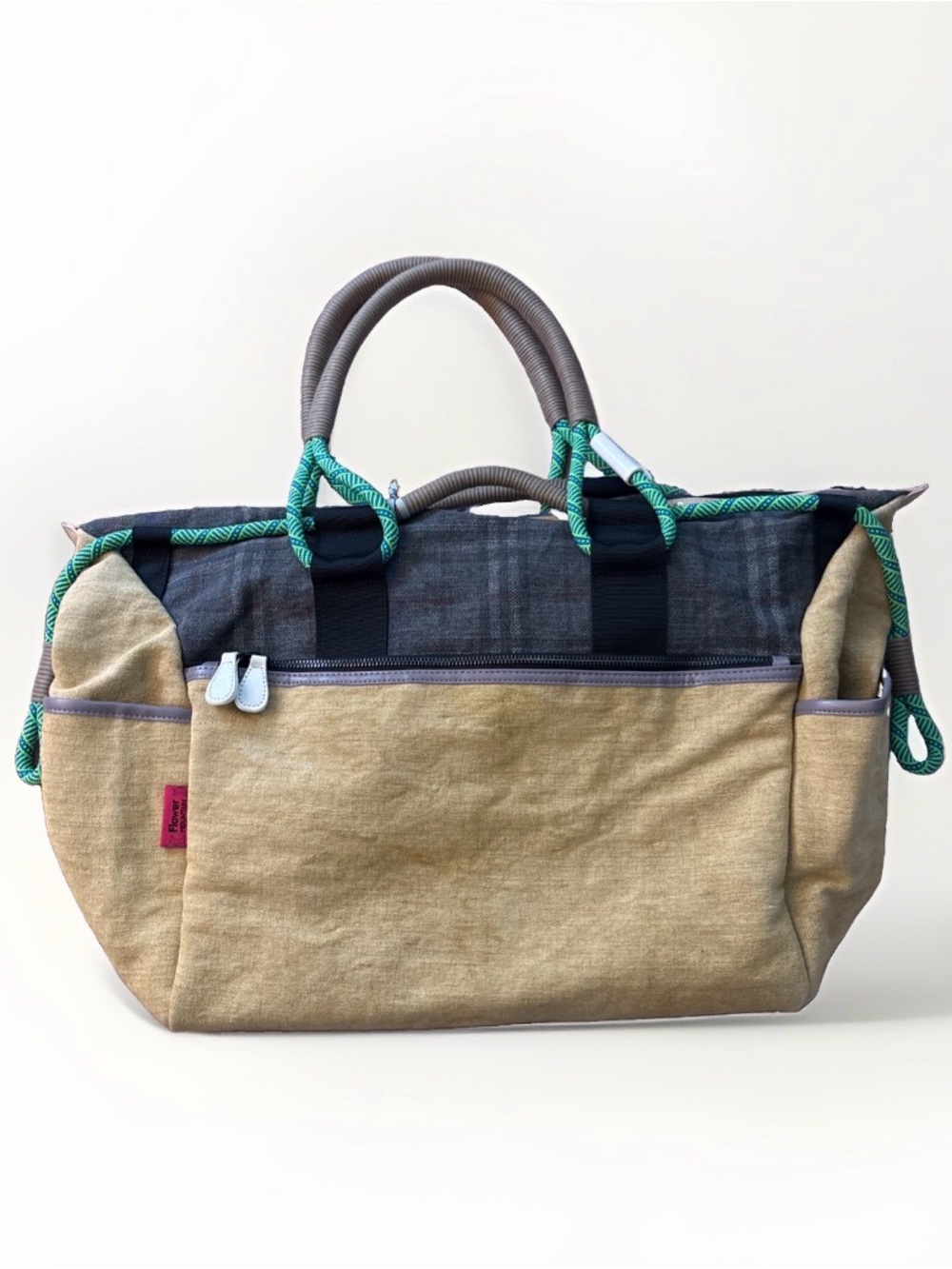 NWT Flower Mountain Weekend Bag in Beige - Picture 5 of 10
